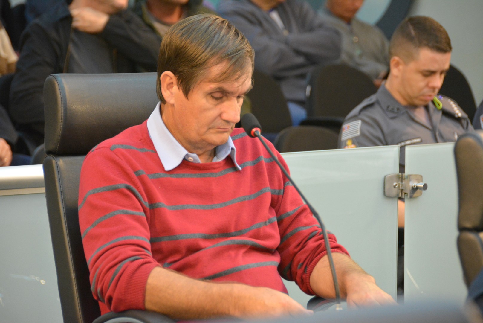 Limpeza de via e recapeamento asfáltico na pauta de solicitações na Câmara Municipal